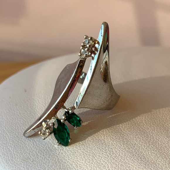 VINTAGE GREEN & WHITE PASTE STONES COCKTAIL RING 925 STERLING SILVER